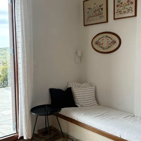 Glykeria διώροφη με δυο υπνοδωμάτια με θέα Xinovrisi