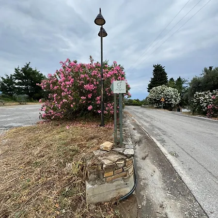 Glykeria διώροφη με δυο υπνοδωμάτια με θέα *